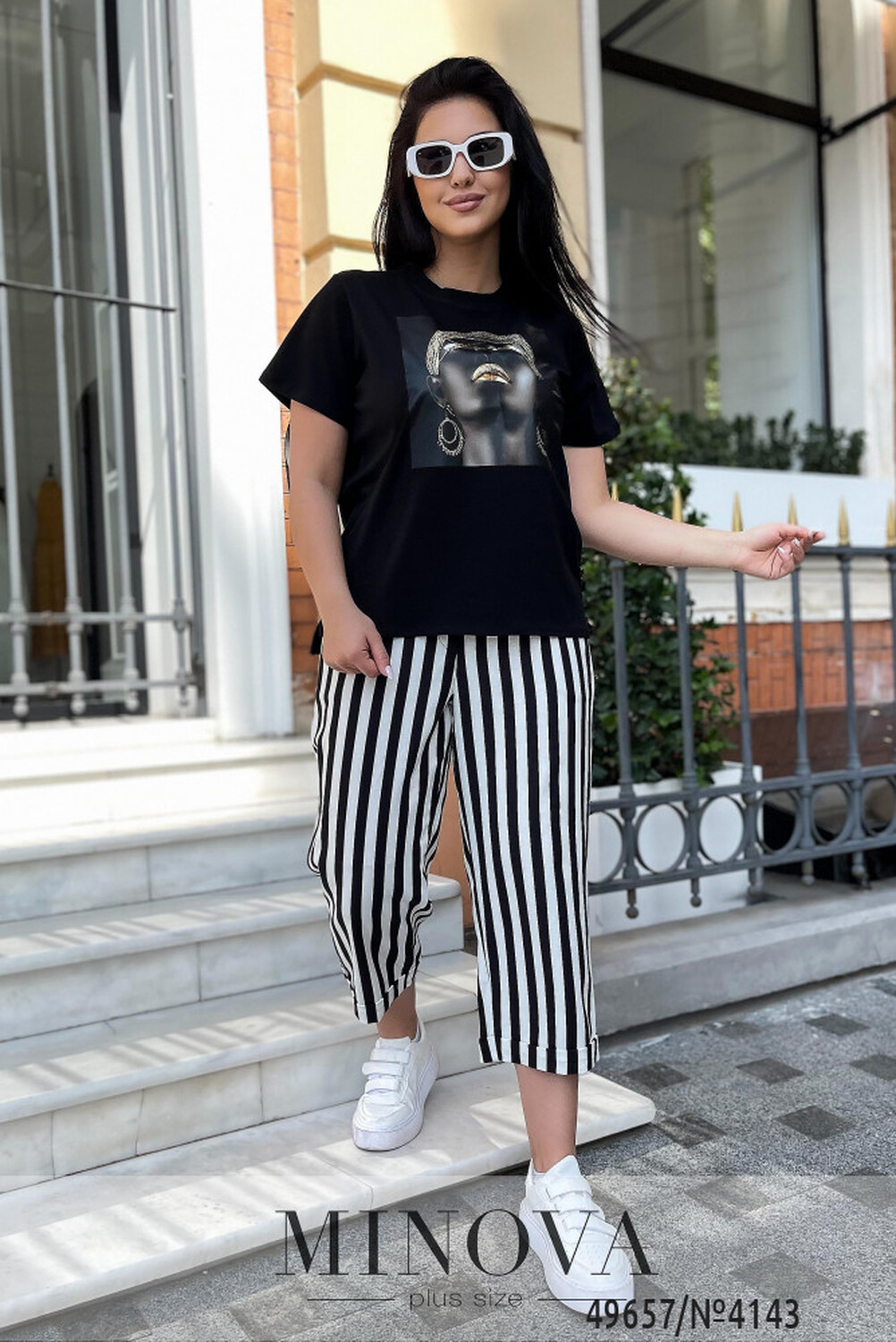 Костюм №4144-чорна смуга